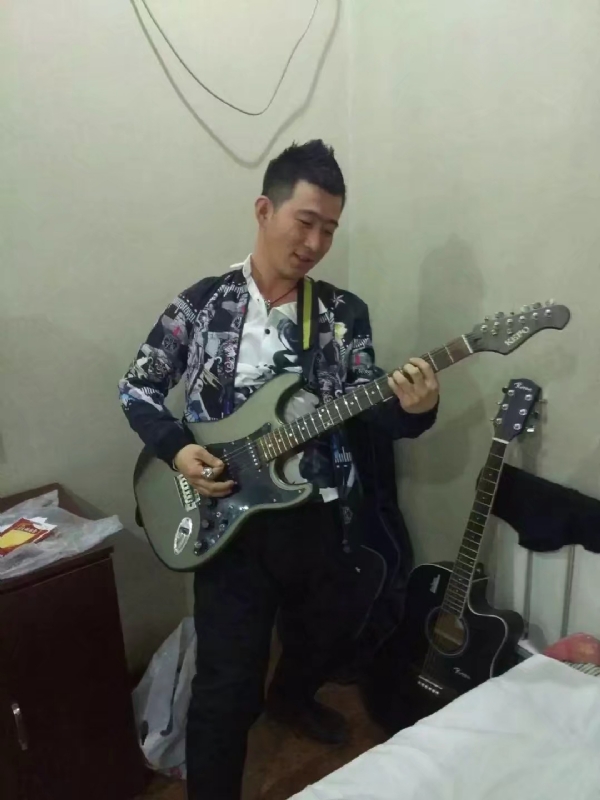 小吉他的第一张照片--四平中老年相亲网